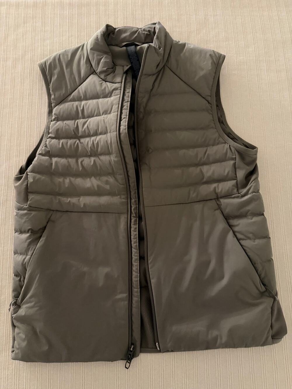 Lululemon Men's Down For It All Olive Green Puffer Running Vest Size M